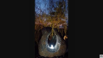 Fontanna ogrodowa UFO z kamienia naturalnego